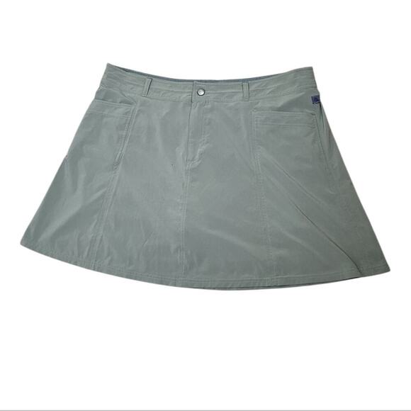 L.L.Bean Water-Repellent Comfort Trail Skort Mid-Rise - Picture 3 of 4